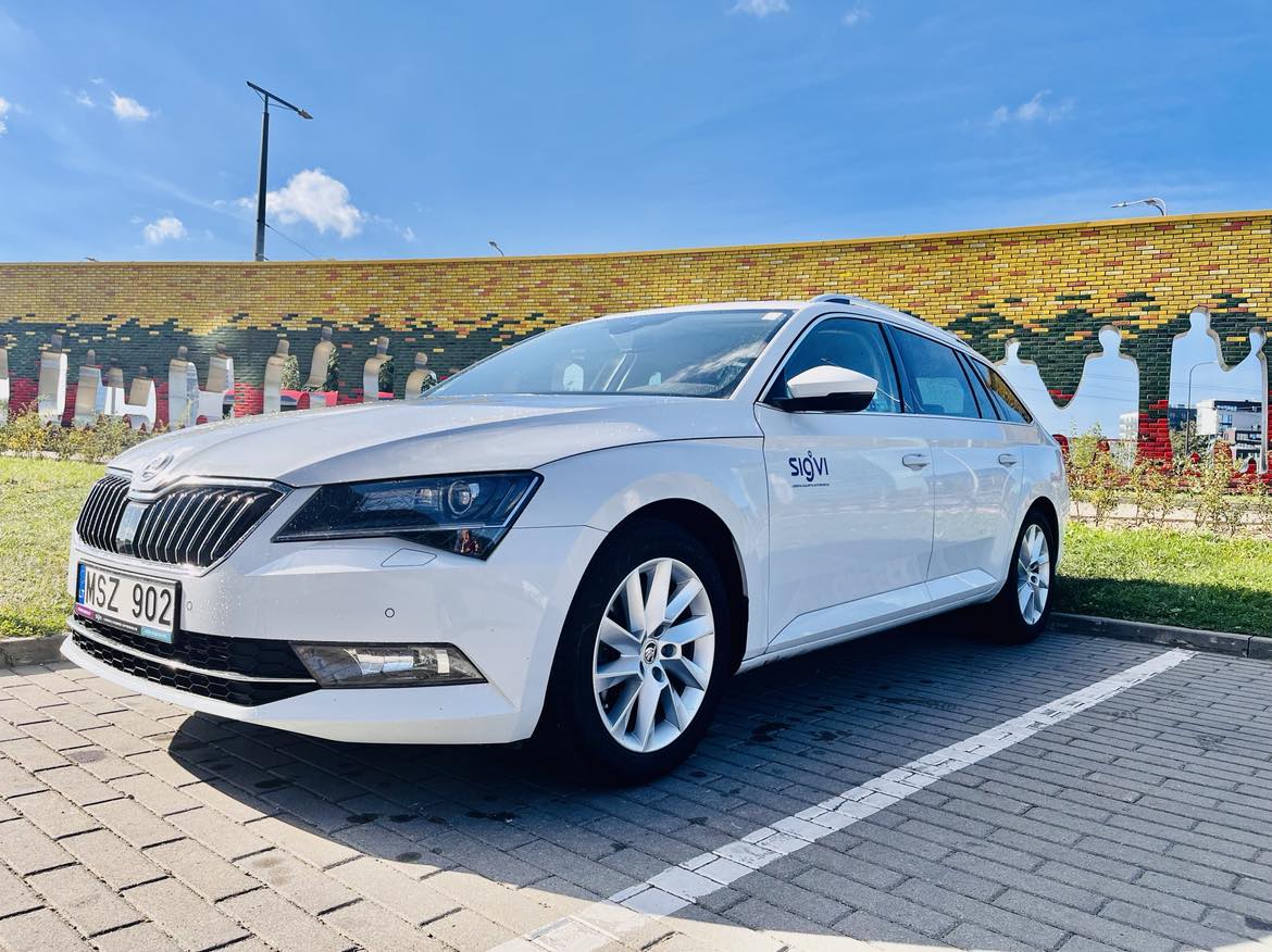 Škoda Superb car rental