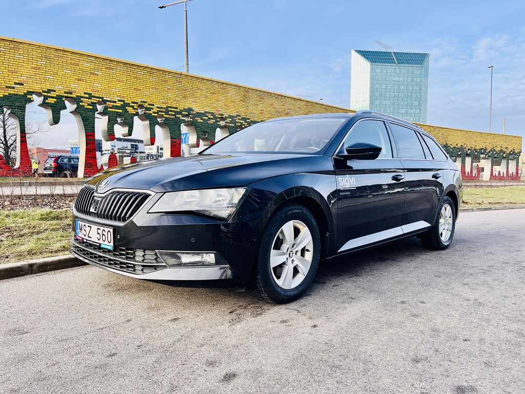 Škoda Superb automobilio nuoma