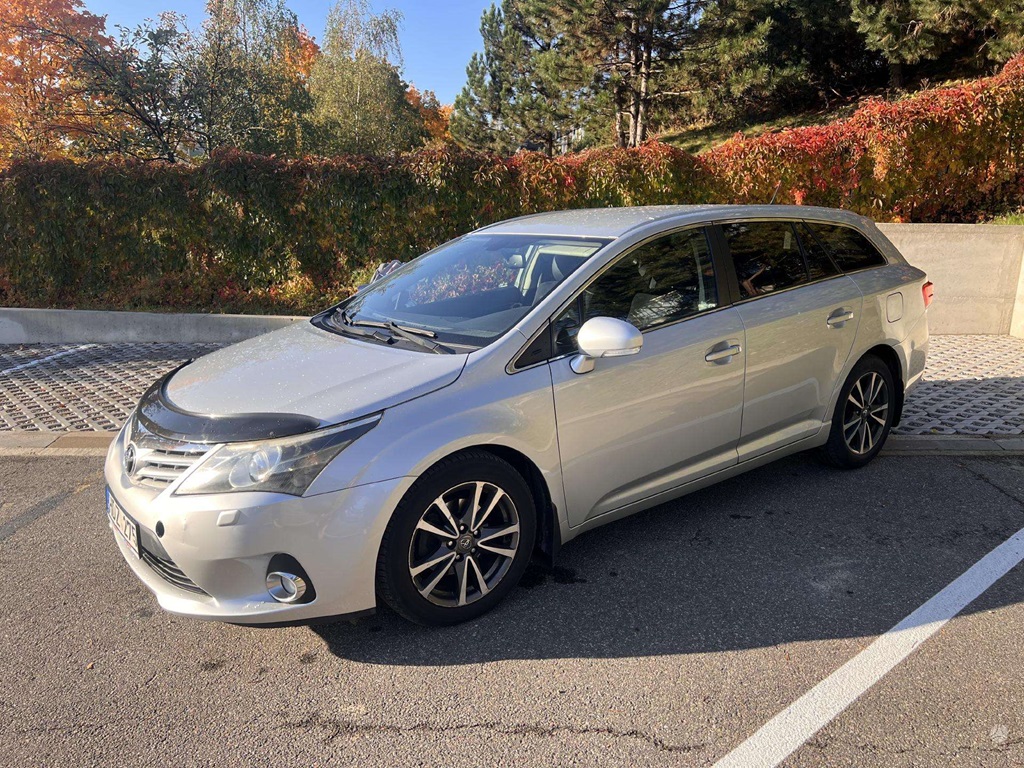 Toyota Avensis automobilio nuoma