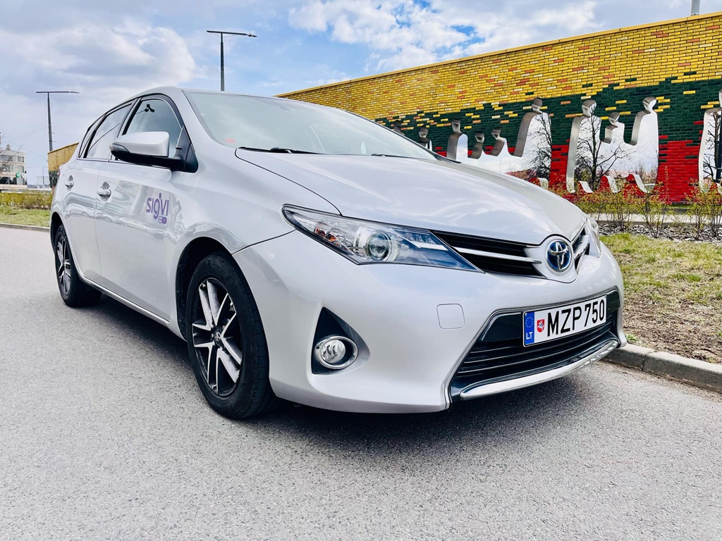 Toyota Auris аренда автомобиля