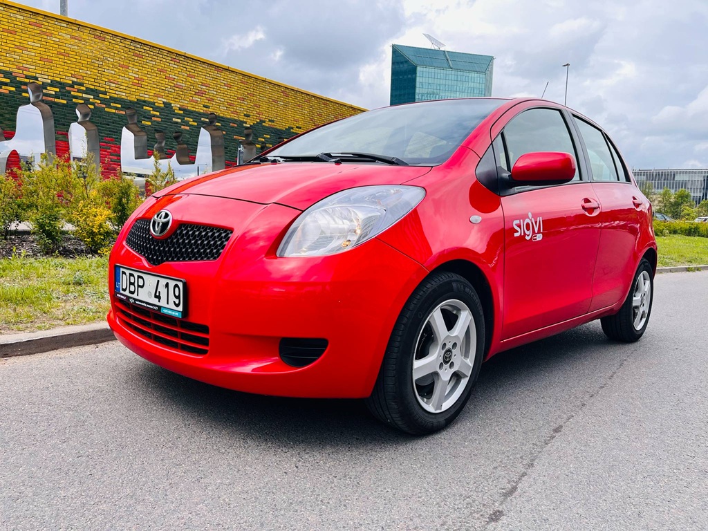 Toyota Yaris аренда автомобиля