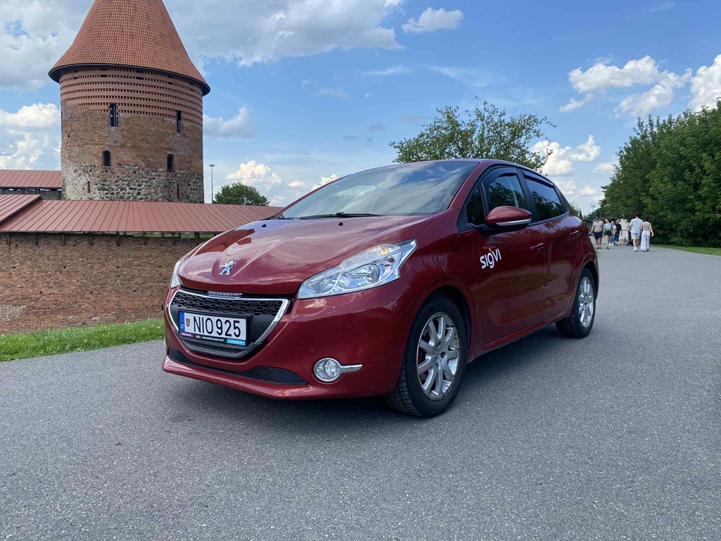 Peugeot 208 аренда автомобиля