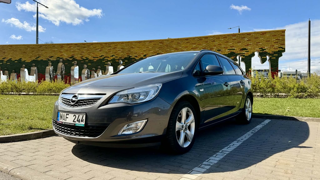 Opel Astra automobilio nuoma